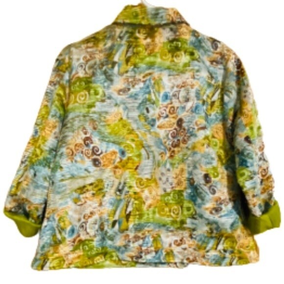 Elegant Multicolor Floral Detail Crinkle Finish Button Down Jacket - Picture 3 of 7